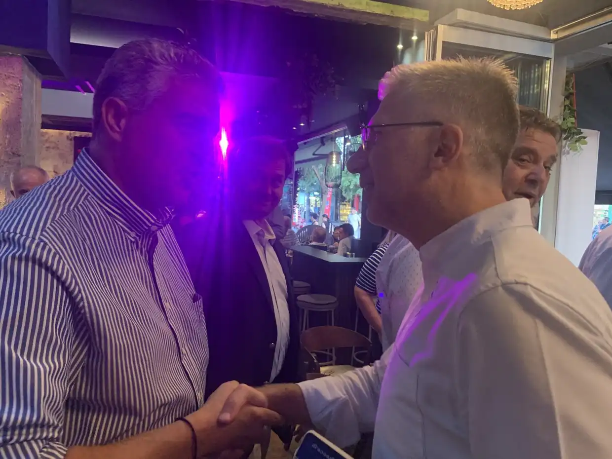 Κατερίνη: Συνάντηση κομματικών στελεχών Νέας Δημοκρατίας με πολίτες στο καφέ Freud (vid&pics)