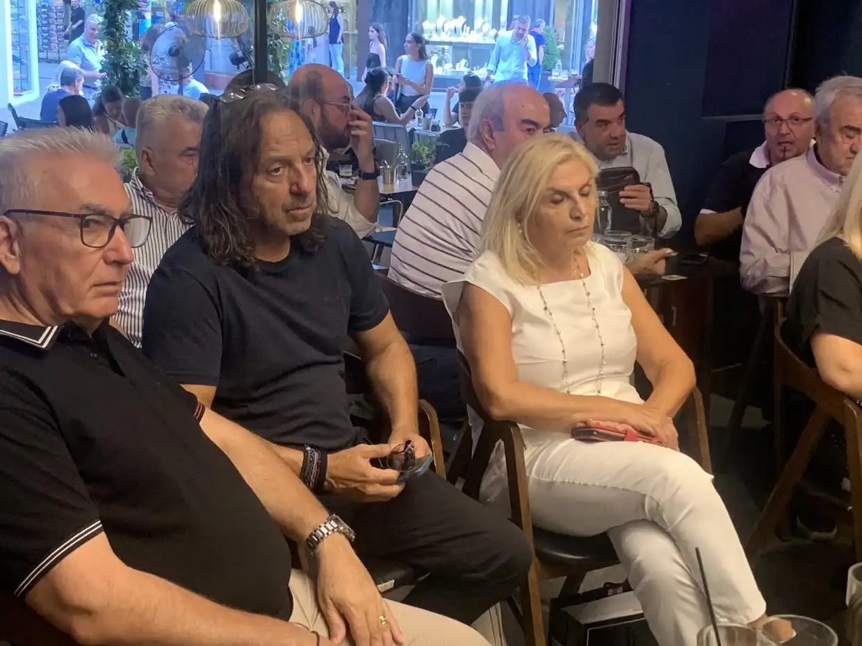 Κατερίνη: Συνάντηση κομματικών στελεχών Νέας Δημοκρατίας με πολίτες στο καφέ Freud (vid&pics)