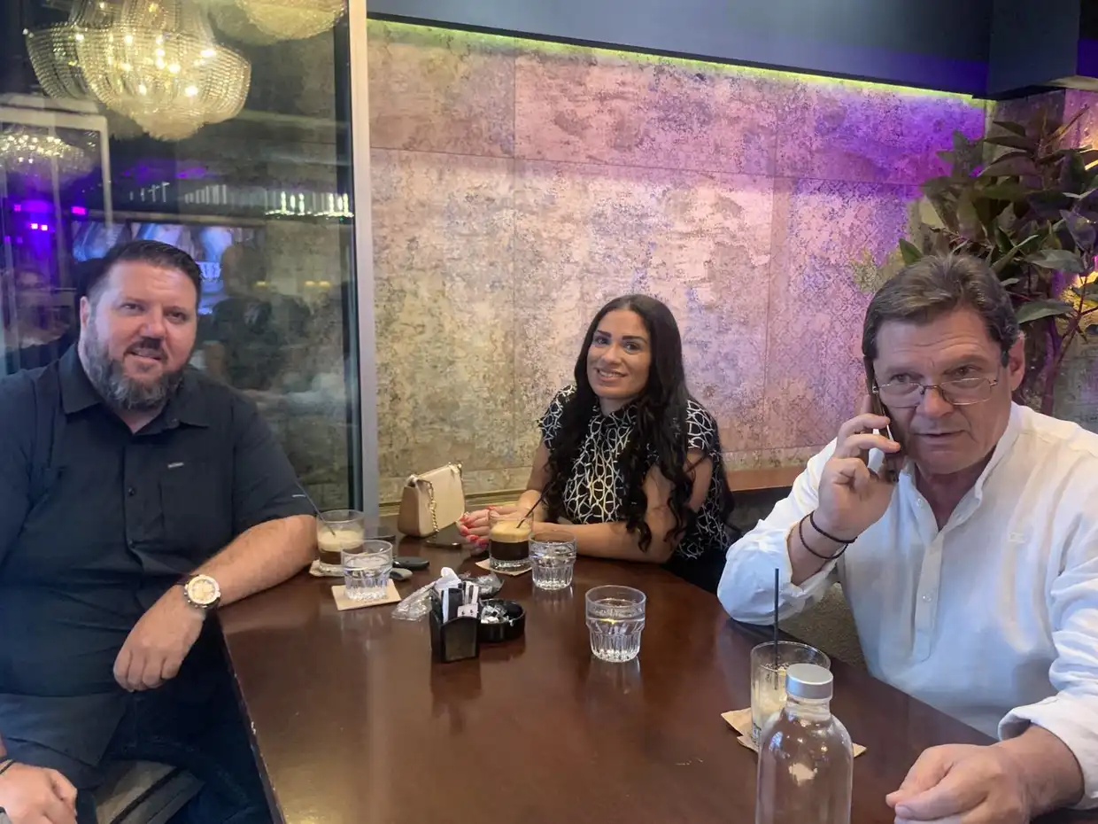 Κατερίνη: Συνάντηση κομματικών στελεχών Νέας Δημοκρατίας με πολίτες στο καφέ Freud (vid&pics)