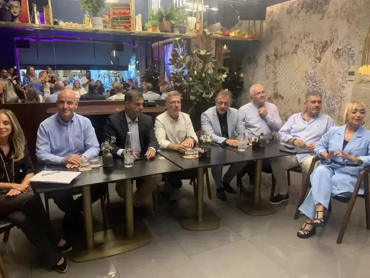 Κατερίνη: Συνάντηση κομματικών στελεχών Νέας Δημοκρατίας με πολίτες στο καφέ Freud (vid&pics)