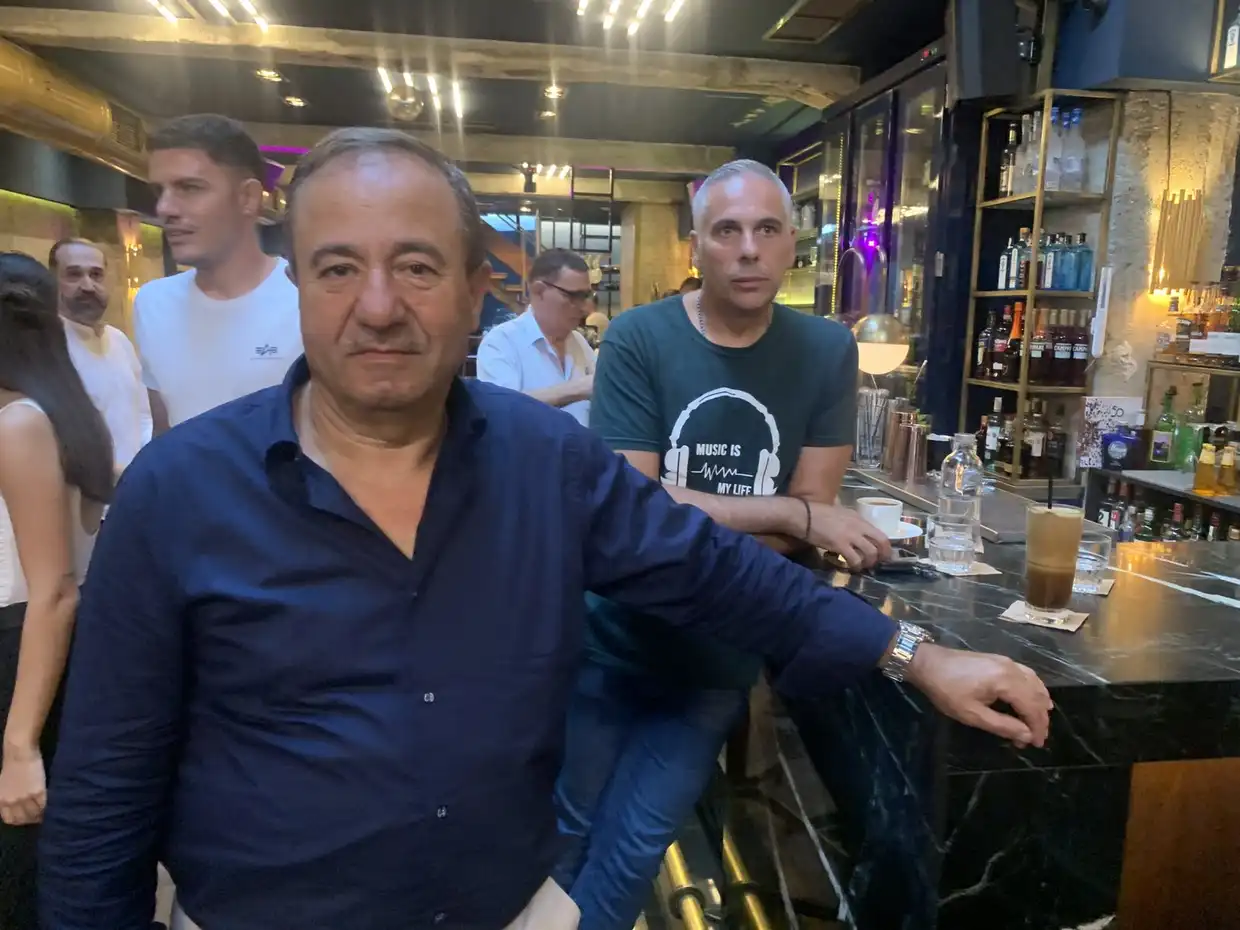 Κατερίνη: Συνάντηση κομματικών στελεχών Νέας Δημοκρατίας με πολίτες στο καφέ Freud (vid&pics)