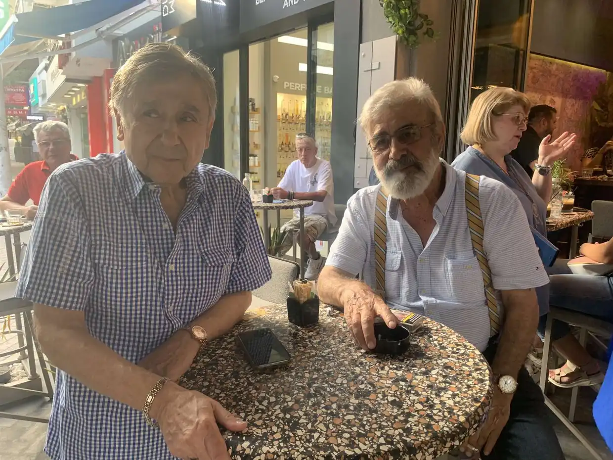 Κατερίνη: Συνάντηση κομματικών στελεχών Νέας Δημοκρατίας με πολίτες στο καφέ Freud (vid&pics)