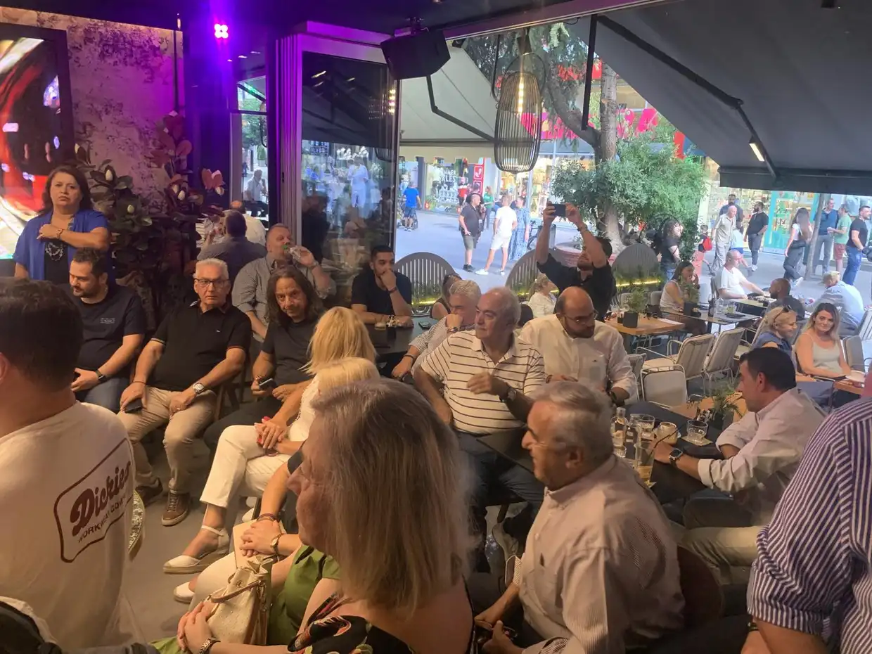Κατερίνη: Συνάντηση κομματικών στελεχών Νέας Δημοκρατίας με πολίτες στο καφέ Freud (vid&pics)