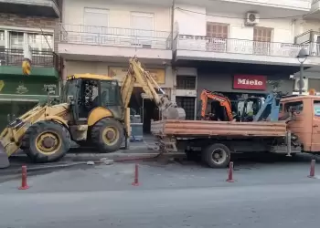 Κατερίνη: Συνεχίζονται οι εργασίες αποκατάστασης βλάβης στον αγωγό ύδρευσης από τη ΔΕΥΑΚ