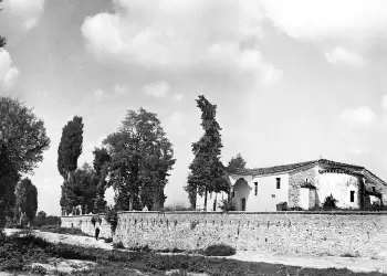 Ο ναός της Αγίας Αικατερίνης: Ένα σχόλιο του αρχαιολόγου Βαγγέλη Παπαθανασίου (με αφορμή μια φωτογραφία του 1960)