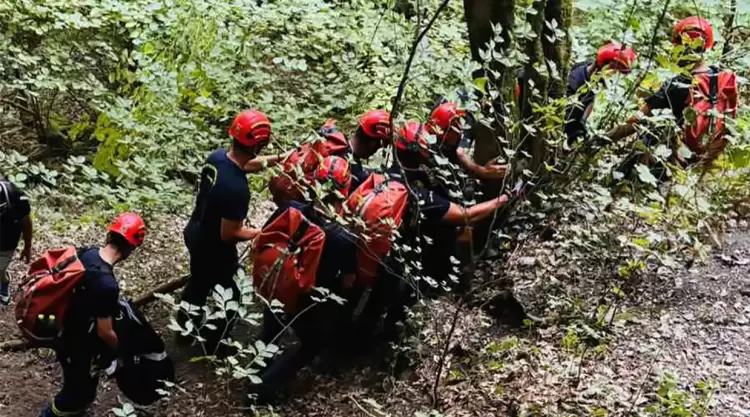 Όλυμπος: Διάσωση Γερμανίδας τουρίστριας με κάταγμα στον αστράγαλο (εικόνες) Όλυμπος: Διάσωση Γερμανίδας τουρίστριας με κάταγμα στον αστράγαλο