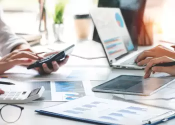 Περισσότεροι από 2000 νέοι έως 29 ετών ανοίγουν τη δική τους επιχείρηση με επιχορήγηση 17.500 ευρώ