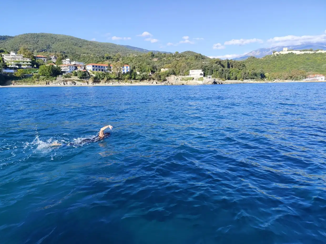 Ρεκόρ αγάπης: Κολύμπησε 41 χλμ για τις ακτές της Πιερίας!