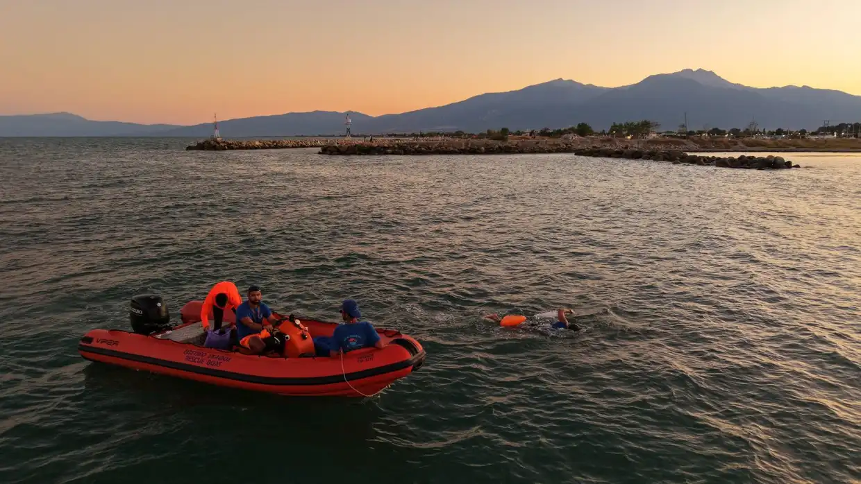 Ρεκόρ αγάπης: Κολύμπησε 41 χλμ για τις ακτές της Πιερίας!