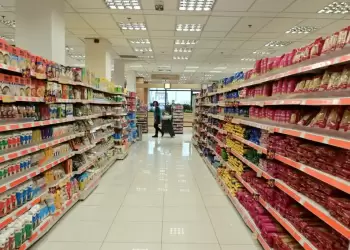Σούπερ μάρκετ: Μείωση των τιμών σε 1.000 κωδικούς ζητά η ηγεσία του υπουργείου ανάπτυξης