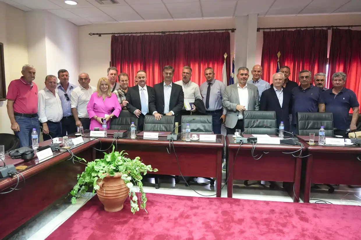 Σύσκεψη κυβερνητικού κλιμακίου στο Επιμελητήριο Πιερίας