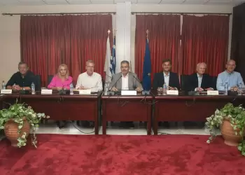 Σύσκεψη κυβερνητικού κλιμακίου στο Επιμελητήριο Πιερίας