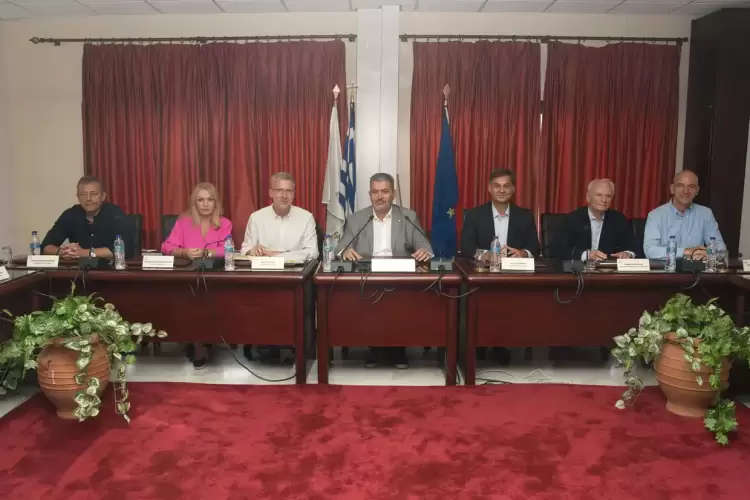 Σύσκεψη κυβερνητικού κλιμακίου στο Επιμελητήριο Πιερίας