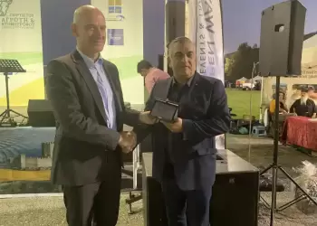 Βράβευση Διονύση Φόλιου στη Γιορτή του Αγρότη στην Καρίτσα