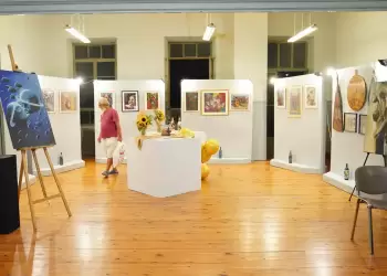 Χρώματα και συναισθήματα πλημμύρισαν τις αίθουσες της Αστικής Σχολής Κατερίνης.