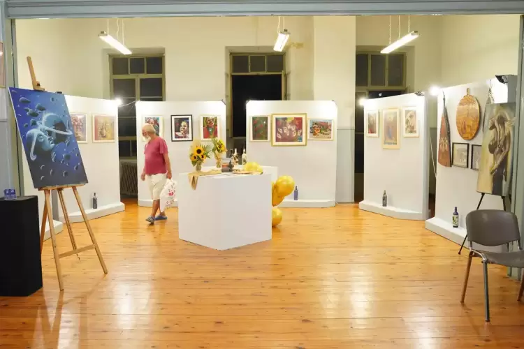 Χρώματα και συναισθήματα πλημμύρισαν τις αίθουσες της Αστικής Σχολής Κατερίνης.