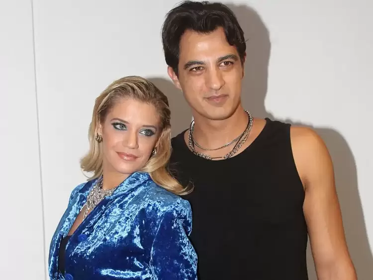 Βημα..τίζοντας: Σε πελάγη ευτυχίας ο Δήμος Αναστασιάδης και η Τζένη Θεωνά καθώς ήρθε στον κόσμο το δεύτερο παιδί τους.