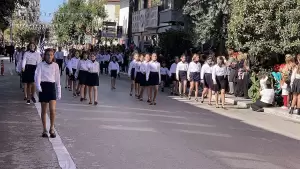 Live: H Κατερίνη Τιμά την 28η Οκτωβρίου – Δοξολογία, κατάθεση στεφάνων και παρέλαση (Φωτορεπορτάζ & Συνεχής Ενημέρωση)