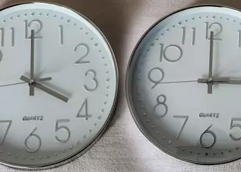 Αλλαγή ώρας 2025: Γυρίζουμε τους δείκτες μία ώρα πίσω την Κυριακή