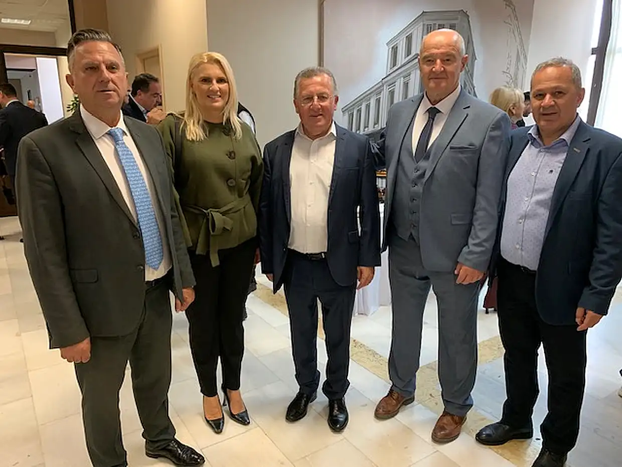 Βημα..τίζοντας: Δεξίωση στο Δημαρχείο για τον εορτασμό της απελευθέρωσης Δεξίωση στο Δημαρχείο για τον εορτασμό της απελευθέρωσης