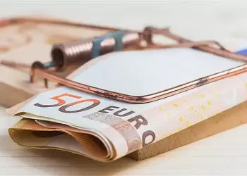 Η Ελλάδα μαθαίνει να κόβει αποδείξεις και να δηλώνει υπερωρίες