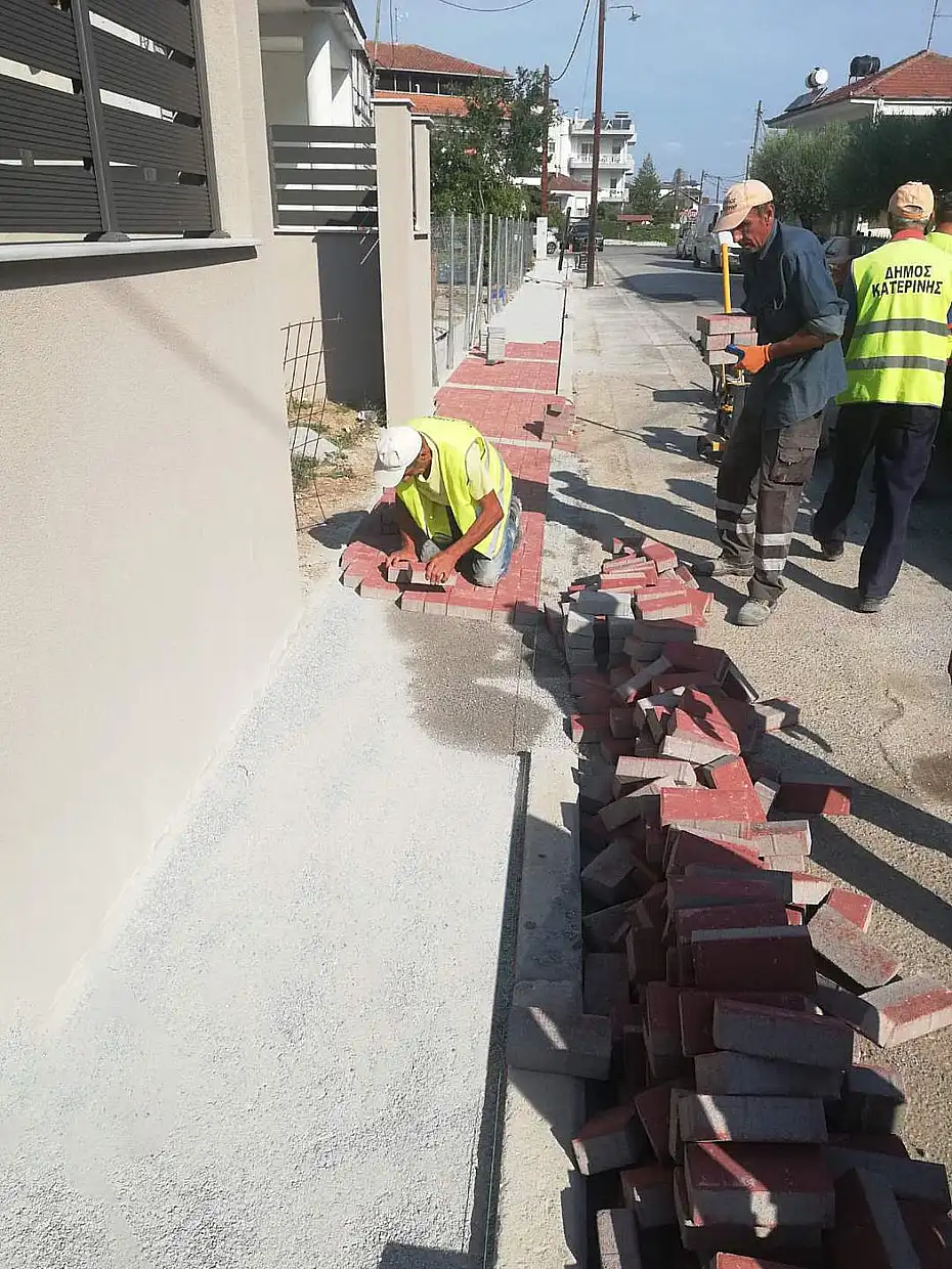 Κατερίνη: Νέα πεζοδρόμια για ασφαλή και προσβάσιμη πόλη – Έργα αναβάθμισης από τον Δήμο