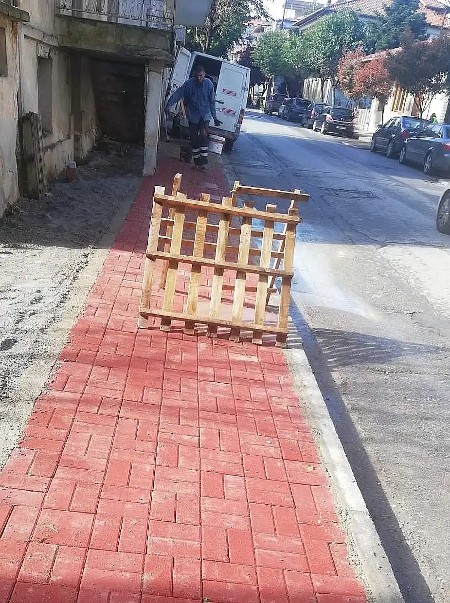 Κατερίνη: Νέα πεζοδρόμια για ασφαλή και προσβάσιμη πόλη – Έργα αναβάθμισης από τον Δήμο