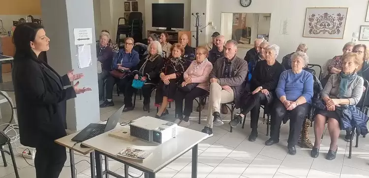 Κατερίνη: Ομιλία στα ΚΑΠΗ για την αξία των εμβολίων στην Τρίτη Ηλικία Κατερίνη: Ομιλία στα ΚΑΠΗ για την αξία των εμβολίων στην Τρίτη Ηλικία