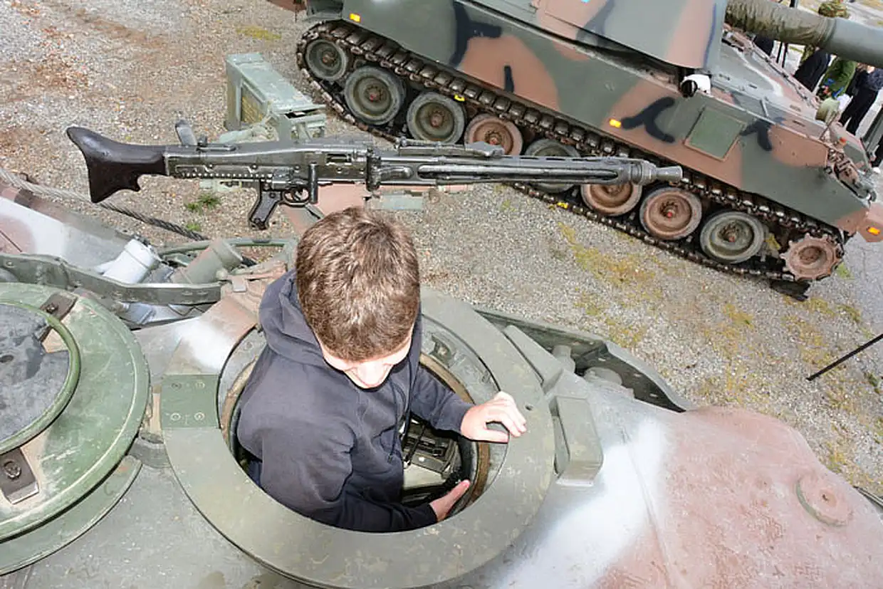 Μαθητές της Πιερίας σε «Ανοικτά Στρατόπεδα» για Επαγγελματικό Προσανατολισμό Μαθητές της Πιερίας σε «Ανοικτά Στρατόπεδα» για Επαγγελματικό Προσανατολισμό