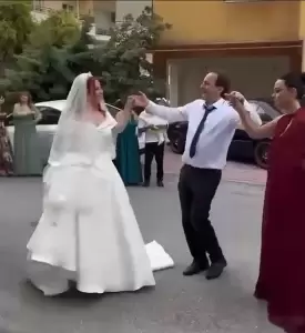 Όρκοι αγάπης στην Κατερίνη: Ο Χρυσοβαλάντης Αθανασόπουλος και η Μαρία Μαγδαληνή Μακρίδη Ένωσαν τις Ζωές τους