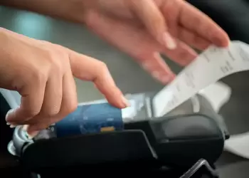 Ποιοι θα πληρώσουν επιπλέον φόρο το 2026 – Πως να μην χάσετε την έκπτωση