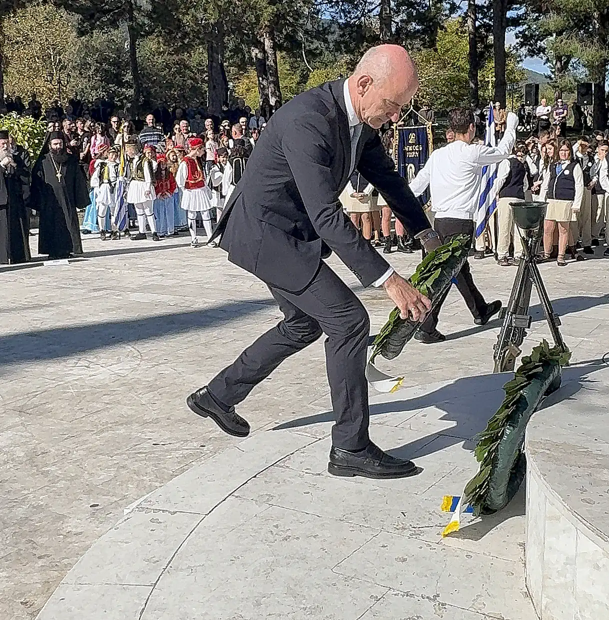 Στο Λιτόχωρο εκπροσωπώντας τον Πρόεδρο της Βουλής ο Φώντας Μπαραλιάκος Στο Λιτόχωρο εκπροσωπώντας τον Πρόεδρο της Βουλής ο Φώντας Μπαραλιάκος