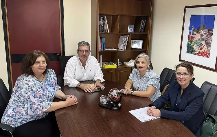 Συνάντηση του Προέδρου του Επιμελητηρίου Πιερίας με στελέχη του Κέντρου Πρόληψης Πιερίας «Άτρακτος» Συνάντηση του Προέδρου του Επιμελητηρίου Πιερίας με στελέχη του Κέντρου Πρόληψης Πιερίας «Άτρακτος»