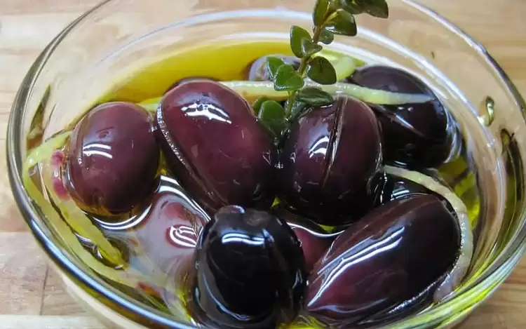 Τώρα φτιάχνουμε σπιτικές ελιές