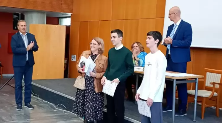 4ο Γυμνάσιο Κατερίνης: 1ο Βραβείο στον Διαγωνισμό «Θέλουμε Πειράματα 2025» 4ο Γυμνάσιο Κατερίνης: 1ο Βραβείο στον Διαγωνισμό «Θέλουμε Πειράματα 2025»