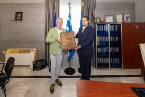 O Δήμαρχος του moosburg Αυστρίας στο Αλεξάνδρειο Ίδρυμα