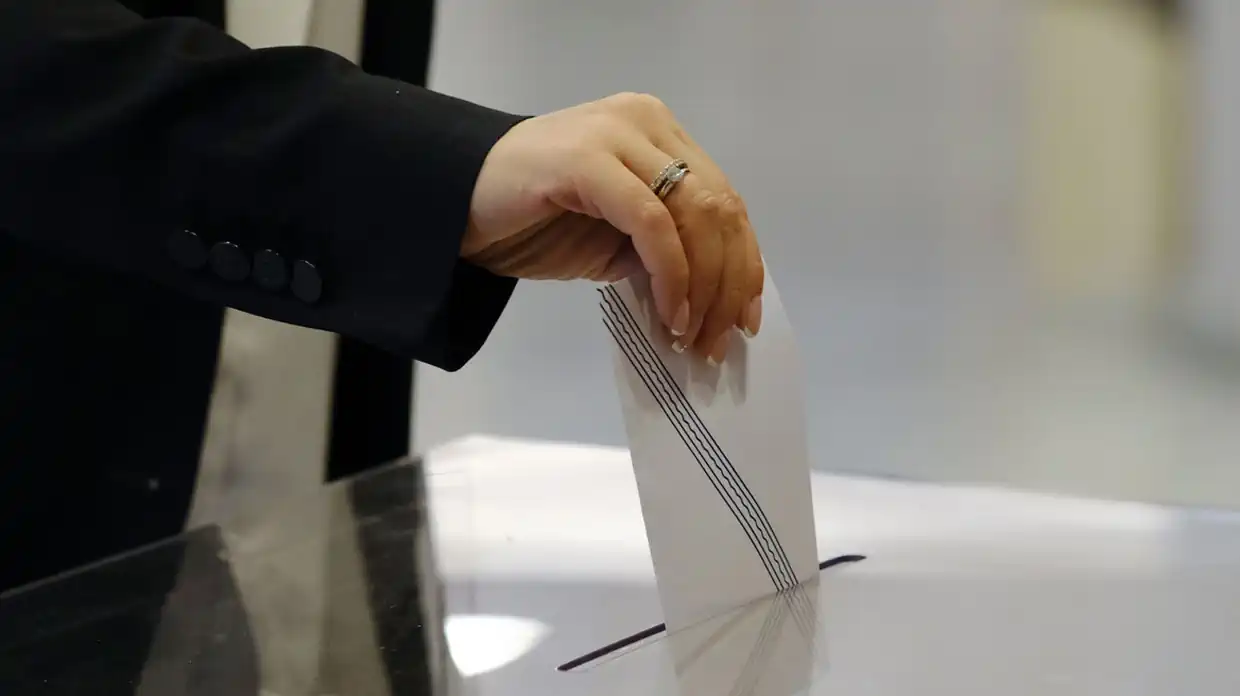 Pulse: Στο 30% η ΝΔ – 16 μονάδες προβάδισμα, αποδοχή 59% για τις ενεργειακές συμφωνίες