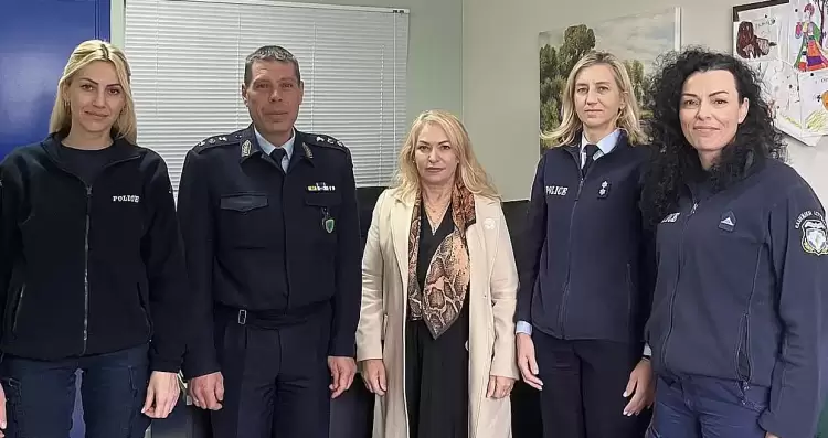 Άννα Μάνη-Παπαδημητρίου: Επίσκεψη στο Γραφείο Αντιμετώπισης Ενδοοικογενειακής Βίας του ΑΤ Κατερίνης Άννα Μάνη Παπαδημητρίου: Επίσκεψη στο Γραφείο Αντιμετώπισης Ενδοοικογενειακής Βίας του ΑΤ Κατερίνης