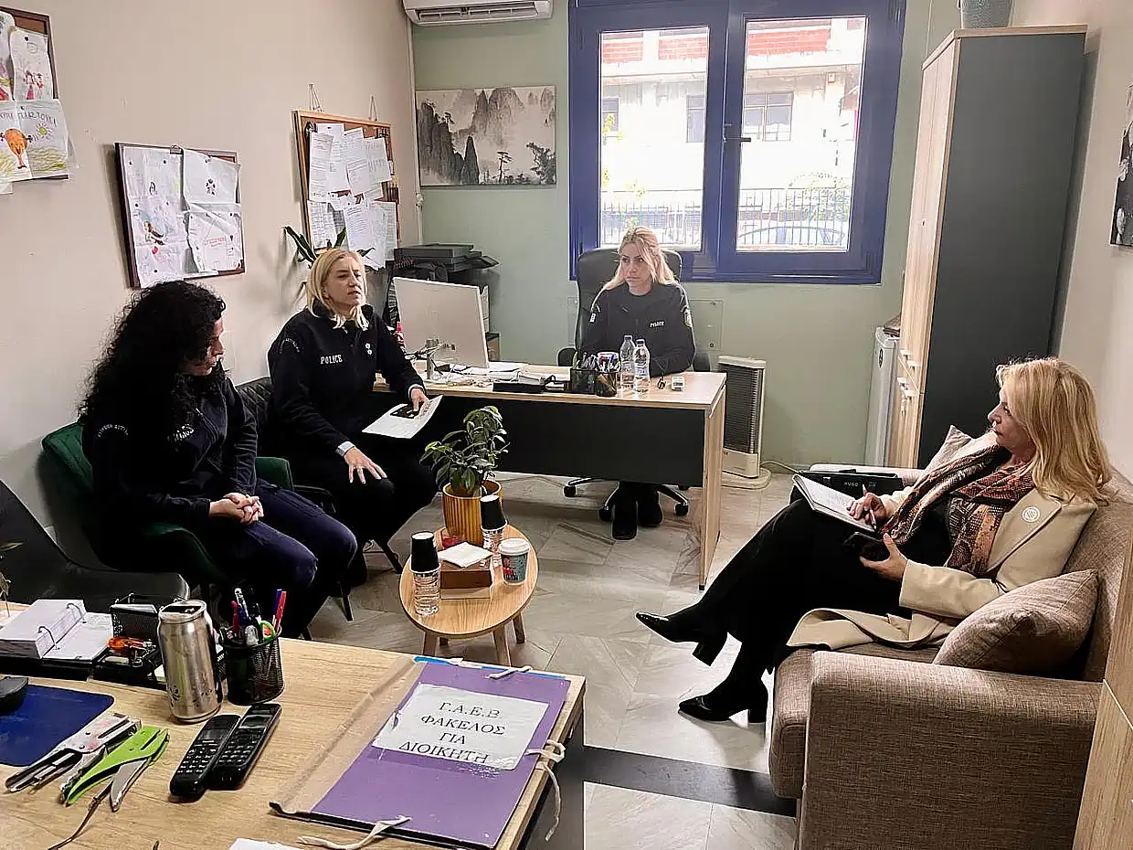 Άννα Μάνη-Παπαδημητρίου: Επίσκεψη στο Γραφείο Αντιμετώπισης Ενδοοικογενειακής Βίας του ΑΤ Κατερίνης Άννα Μάνη Παπαδημητρίου: Επίσκεψη στο Γραφείο Αντιμετώπισης Ενδοοικογενειακής Βίας του ΑΤ Κατερίνης