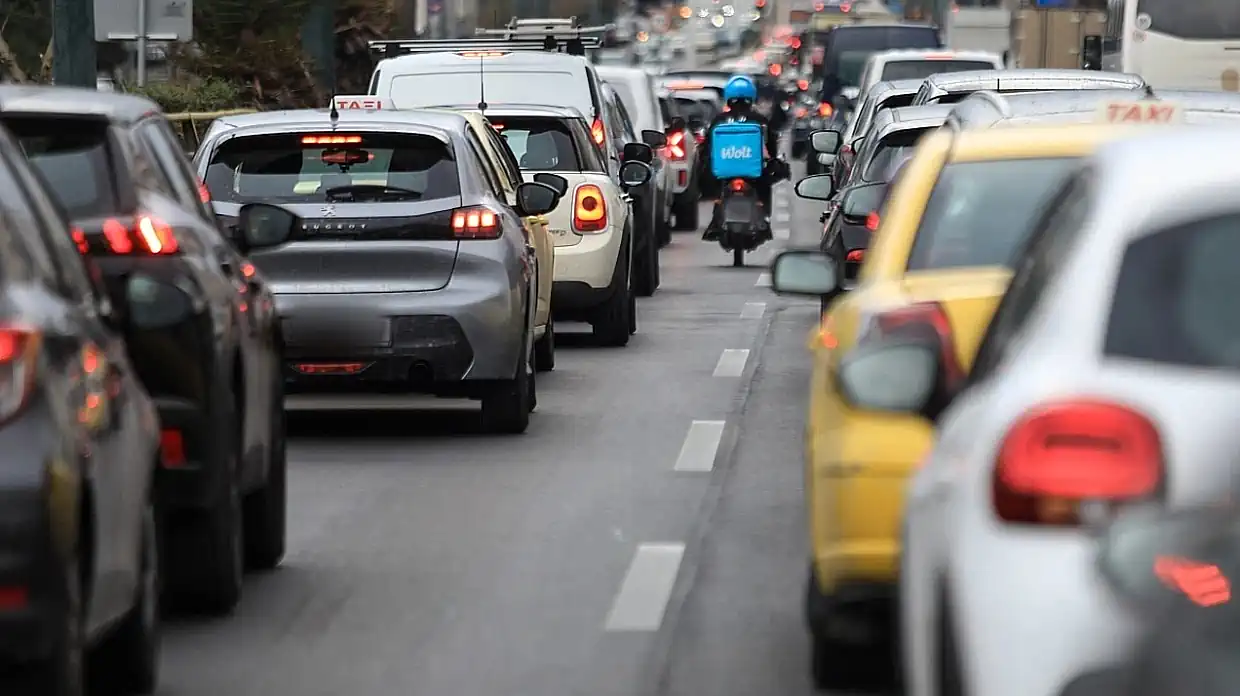 Αύξηση 7,7% στις πωλήσεις αυτοκινήτων τον Οκτώβριο – Τα στοιχεία της ΕΛΣΤΑΤ Αύξηση 7,7% στις πωλήσεις αυτοκινήτων τον Οκτώβριο – Τα στοιχεία της ΕΛΣΤΑΤ