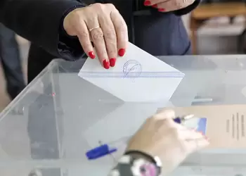 Δημοσκόπηση Reapolls: Πάνω από το 30% στην εκτίμηση η ΝΔ 17 μονάδες πίσω το ΠΑΣΟΚ – Πτώση τριών μονάδων για την Πλεύση