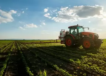 Η ΕΕ χαλαρώνει τους κανονισμούς για αγρότες – Μείωση ελέγχων και αυξημένες πληρωμές μικροκαλλιεργητών