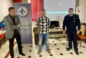 Η Ένωση Αστυνομικών Πιερίας παρέδωσε τρία κιτ πρώτων βοηθειών μάχης Η Ένωση Αστυνομικών Πιερίας παρέδωσε τρία κιτ πρώτων βοηθειών μάχης