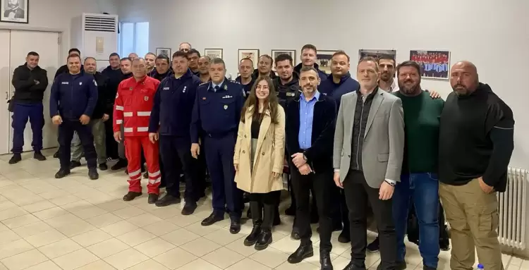 Η Ένωση Αστυνομικών Πιερίας παρέδωσε τρία κιτ πρώτων βοηθειών μάχης Η Ένωση Αστυνομικών Πιερίας παρέδωσε τρία κιτ πρώτων βοηθειών μάχης