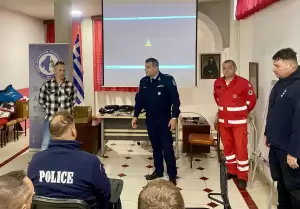 Η Ένωση Αστυνομικών Πιερίας παρέδωσε τρία κιτ πρώτων βοηθειών μάχης Η Ένωση Αστυνομικών Πιερίας παρέδωσε τρία κιτ πρώτων βοηθειών μάχης