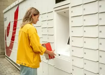 Έτσι λειτουργούν τα ταχυδρομεία στην Ευρώπη: Lockers, αpplications και ρομπότ διανομής