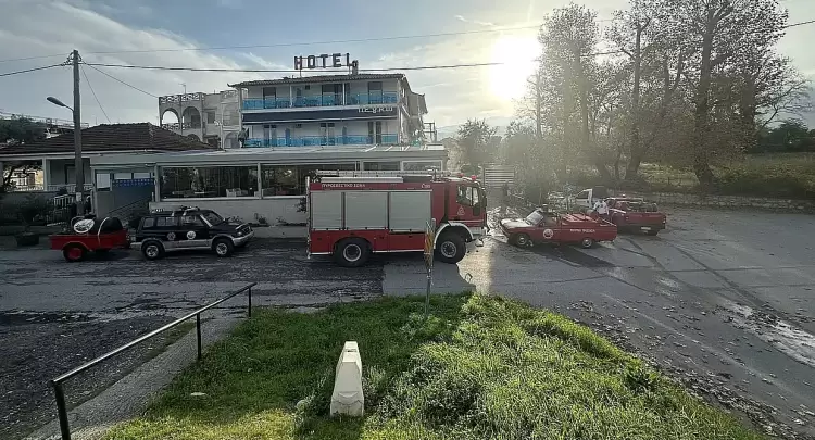 Φωτιά σε ξενοδοχείο στον Πλαταμώνα – Άμεση επέμβαση Εθελοντικής Ομάδας Διάσωσης