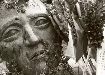 Για τα 52 χρόνια από τον ηρωικό ξεσηκωμό του Πολυτεχνείου Για τα 52 χρόνια από τον ηρωικό ξεσηκωμό του Πολυτεχνείου