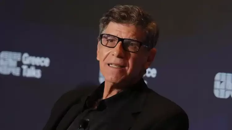 Γιάννης Μπέζος στο Greece Talks – «Οι Έλληνες έχουμε σπάνια χαρακτηριστικά»