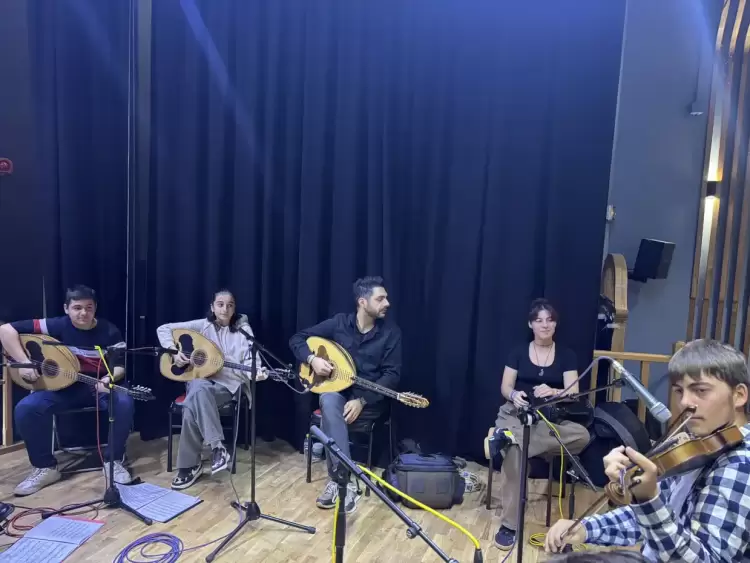 Ηχογράφηση τραγουδιών από τη Χορωδία και Ορχήστρα της Σχολής Βυζαντινής Μουσικής Κατερίνης Ηχογράφηση τραγουδιών από τη Χορωδία και Ορχήστρα της Σχολής Βυζαντινής Μουσικής Κατερίνης